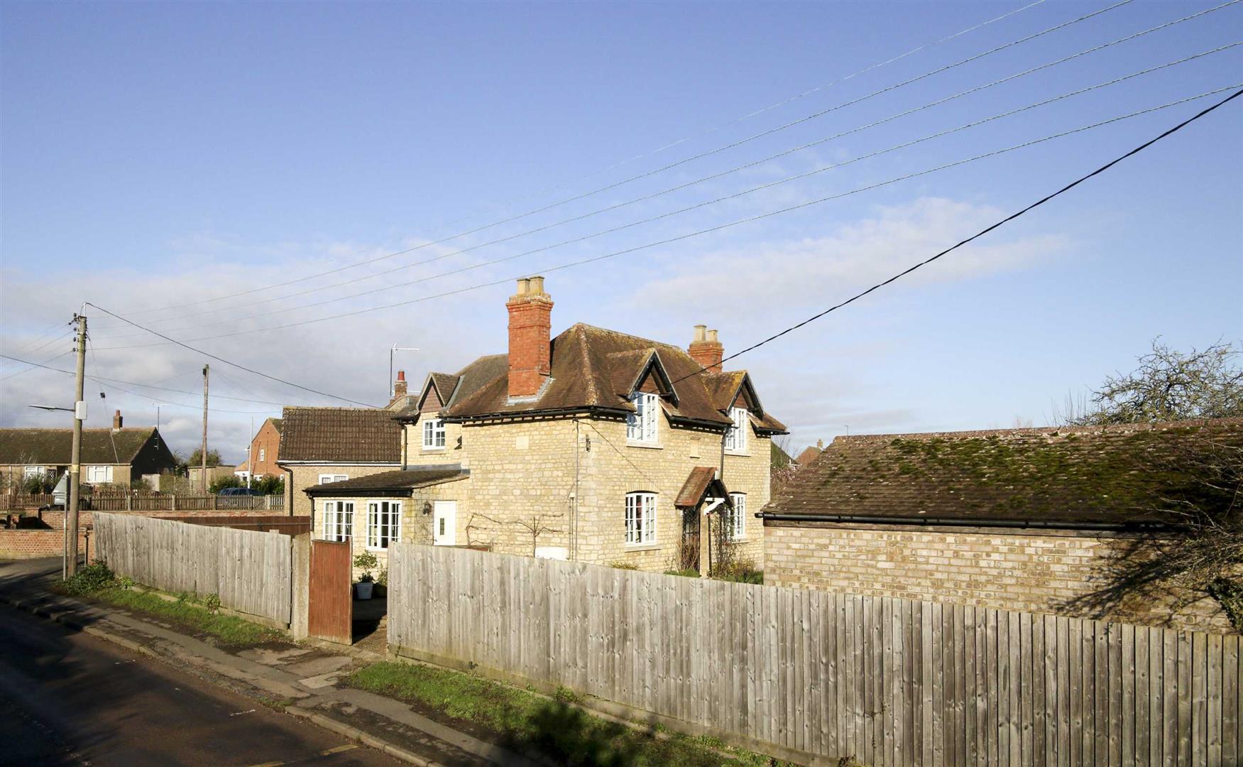 Yardley Road, Cosgrove, Milton Keynes